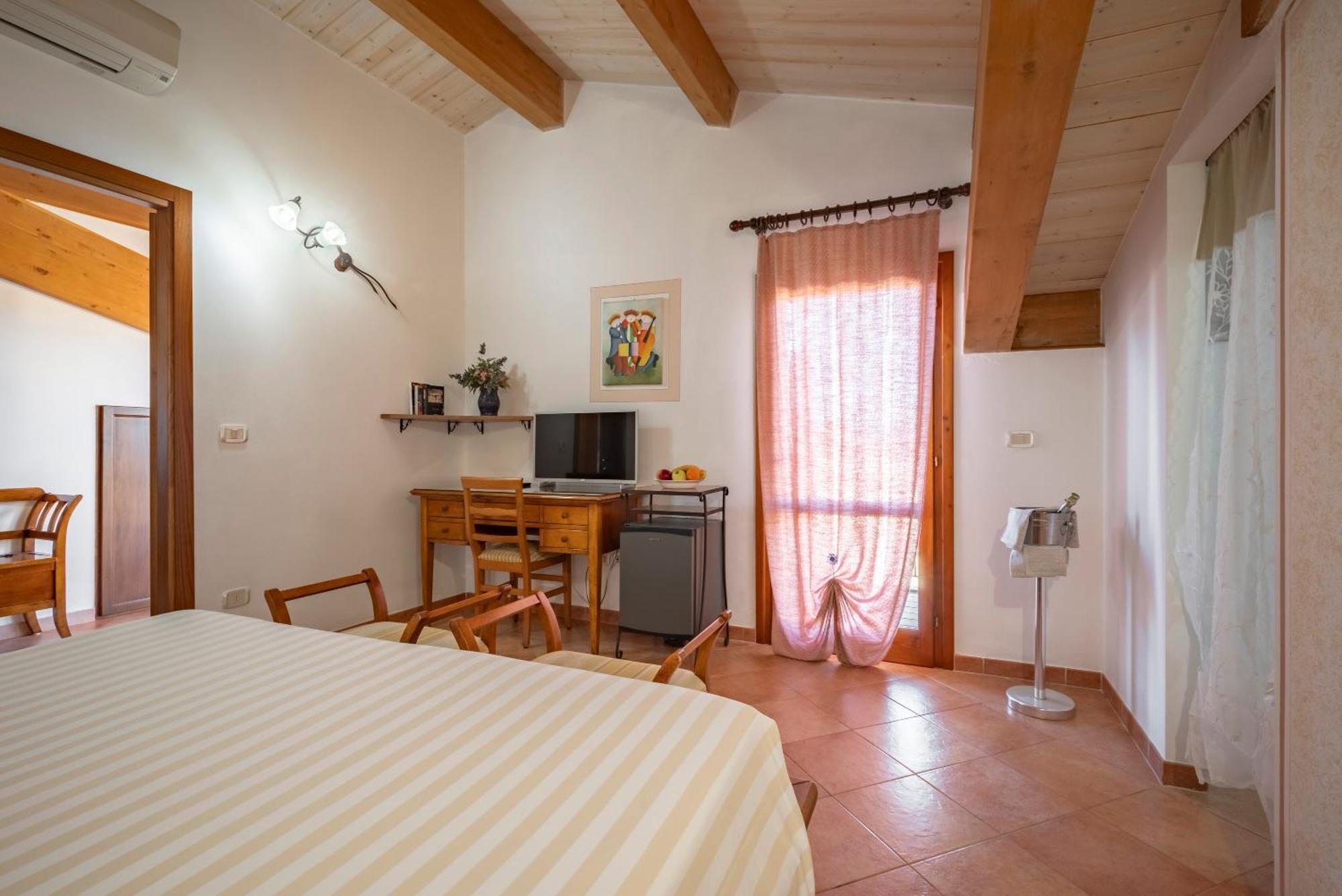 Lola Piccolo Hotel E Appartamenti Marina di Grosseto Exterior foto